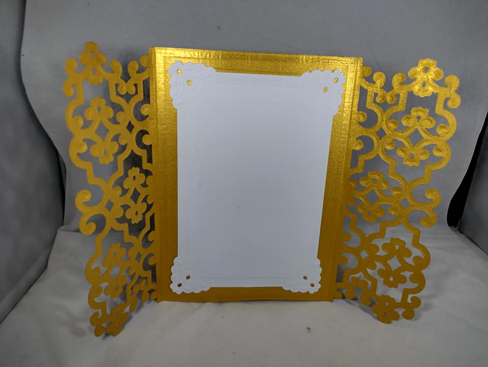 Gate fold Geometric open